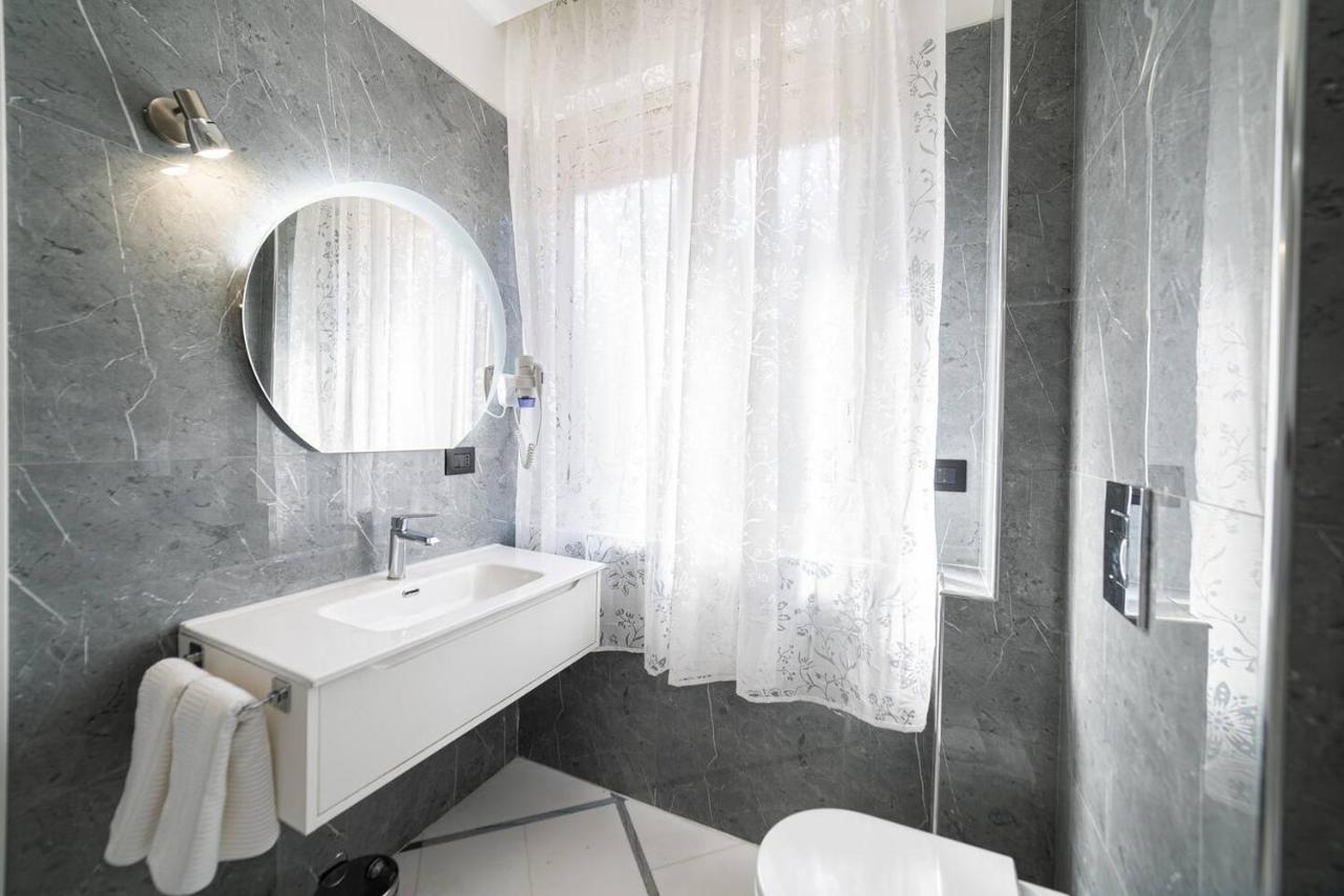 Real Chiaia Mergellina Hotel *